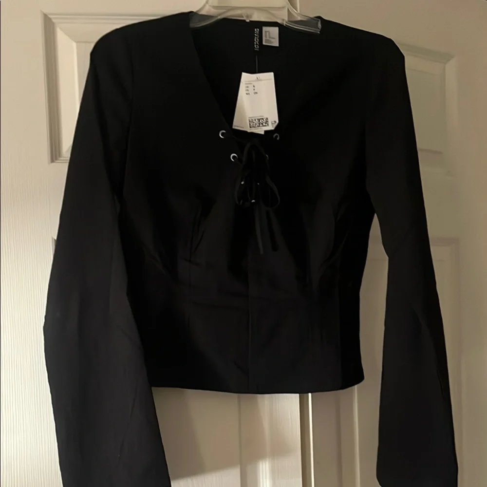 Black front tie shirt with bell sleeve - Picture 1 of 5